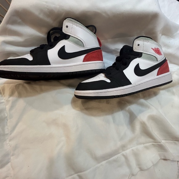 Air Jordan 1 Mid. White, Black, Red Spruce - Picture 2 of 9